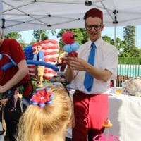 Smarty Pants twisting Balloons